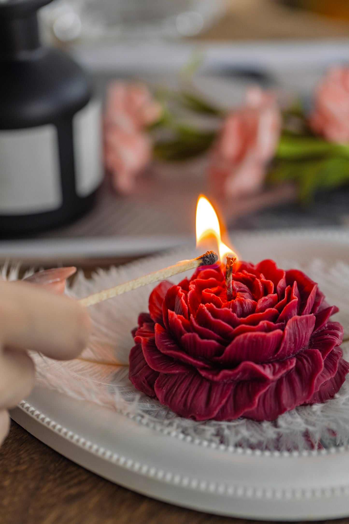 Handcrafted Low-Temperature Luminescent Rose Fragrance Candle